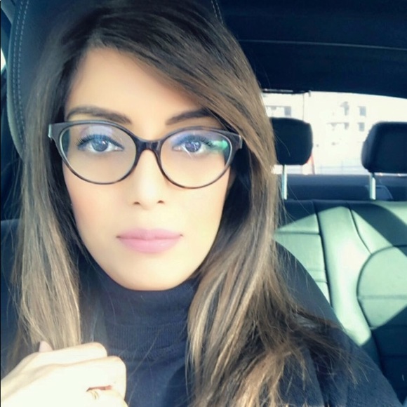 Meet your Posher, Amna - Picture 1 of 1